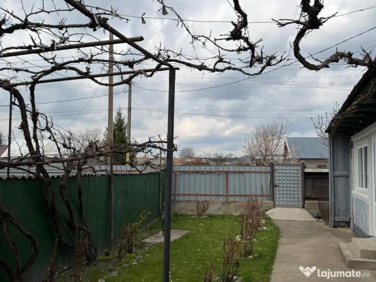 Casă cu 4 camere cu Teren 1000 Mp în Bodești
