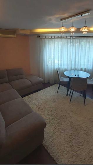 Apartament cu 3 camere decomandat în Exterior Vest