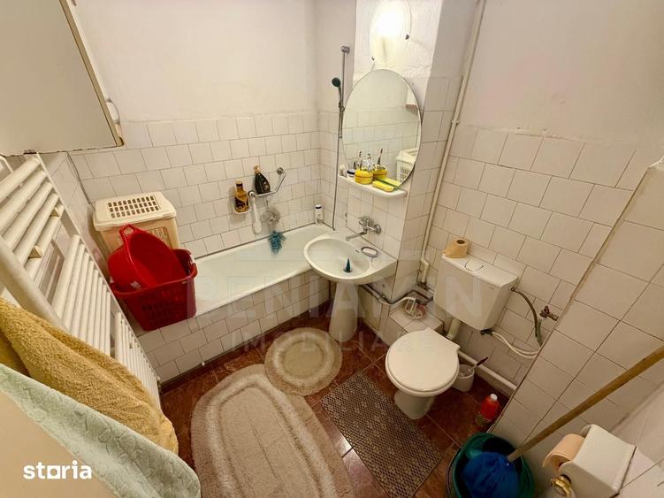 Apartament cu 4 camere în Craiovița Nouă