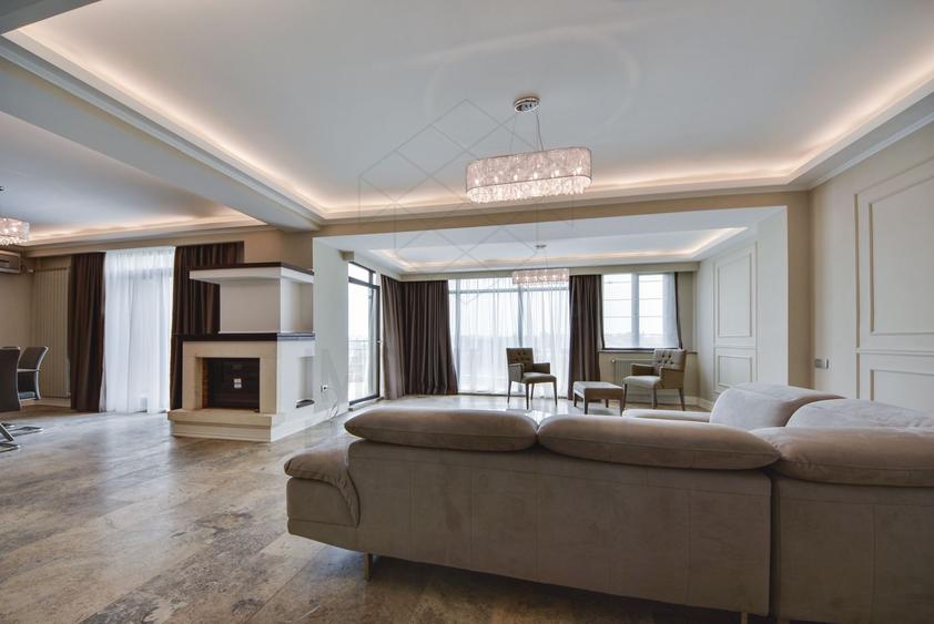 Penthouse cu 4 camere semidecomandat în Barbu Văcărescu