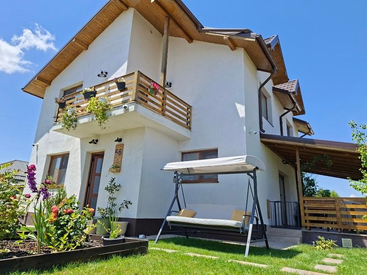 Casă individuală cu 4 camere cu Canalizare în Săbăreni