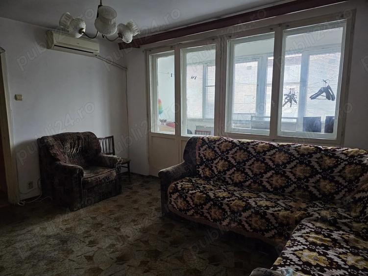 Apartament cu 3 camere semidecomandat în Gorjului