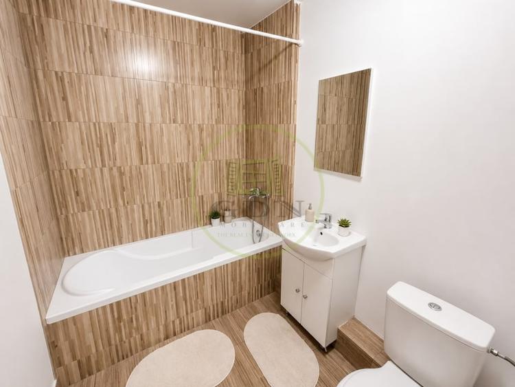 Apartament cu 4 camere semidecomandat, mobilat în Băneasa