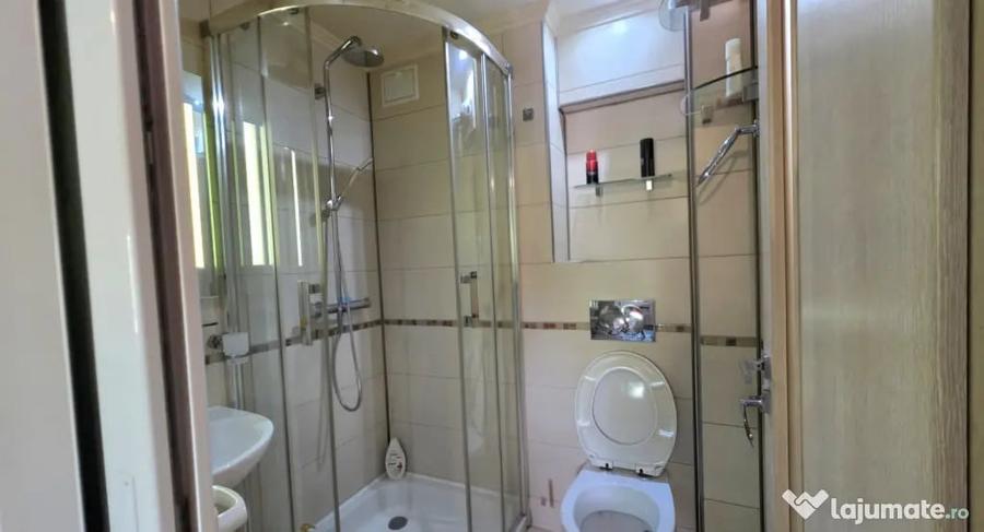 Apartament cu 3 camere semidecomandat în Complex Studențesc