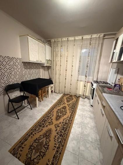 Apartament cu 2 camere decomandat în Tractorul