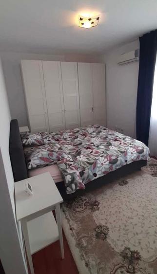 Apartament cu 3 camere decomandat în Drumul Taberei