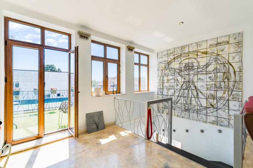 Casă individuală cu 21 camere cu Piscina în Central