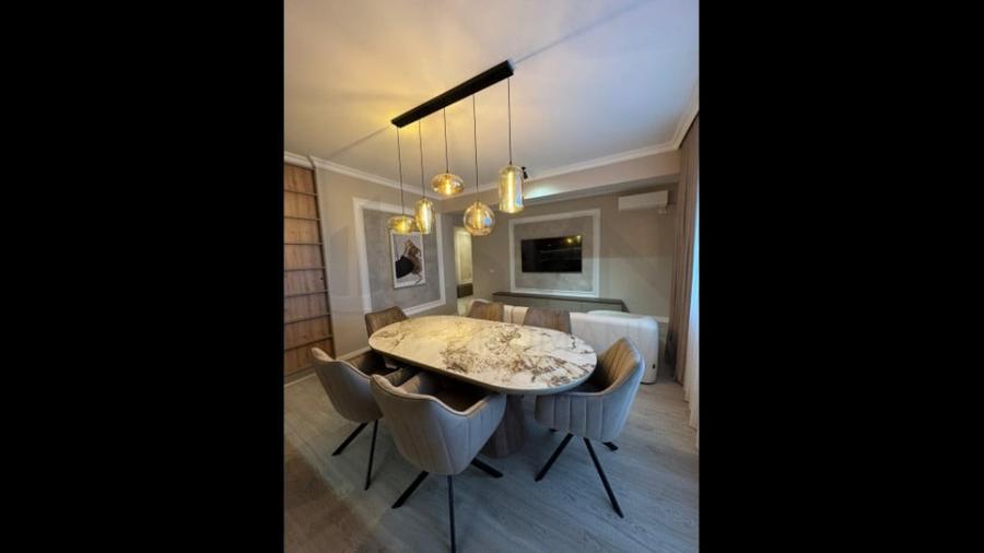 Apartament cu 3 camere decomandat în Sisești