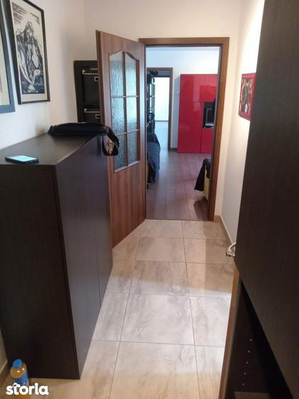 Apartament cu 3 camere semidecomandat, mobilat în Titan