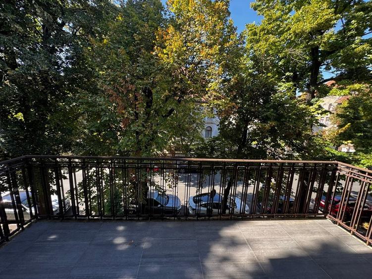 Birou, de 180 mp, în Capitale