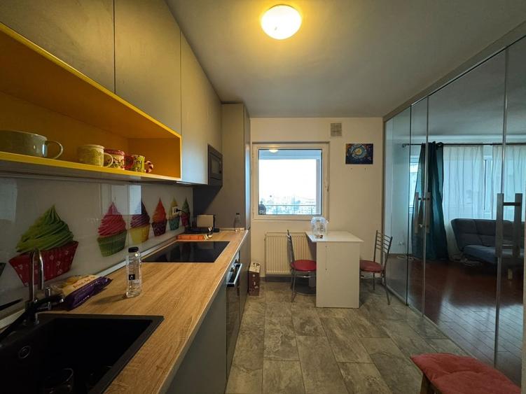 Apartament cu 3 camere decomandat în Jiului