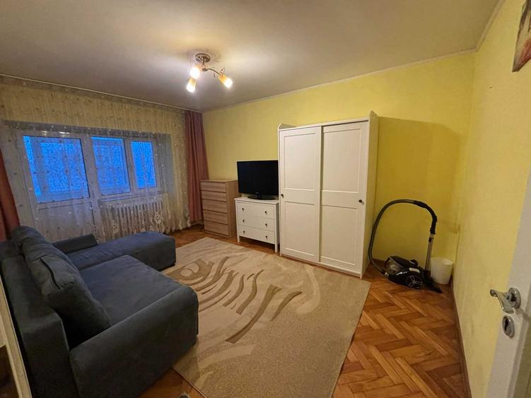 Apartament cu 3 camere decomandat în Socola