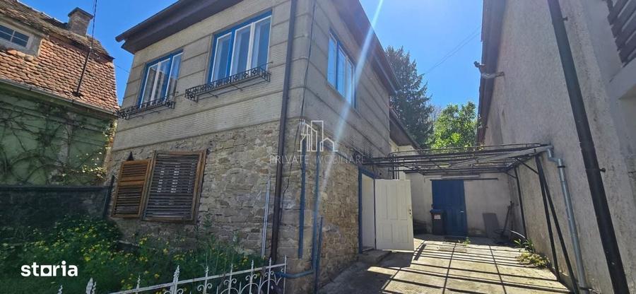 Casă cu 4 camere în Central