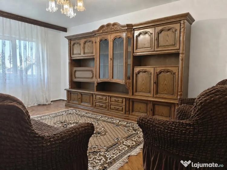 Apartament cu 3 camere decomandat în Girocului