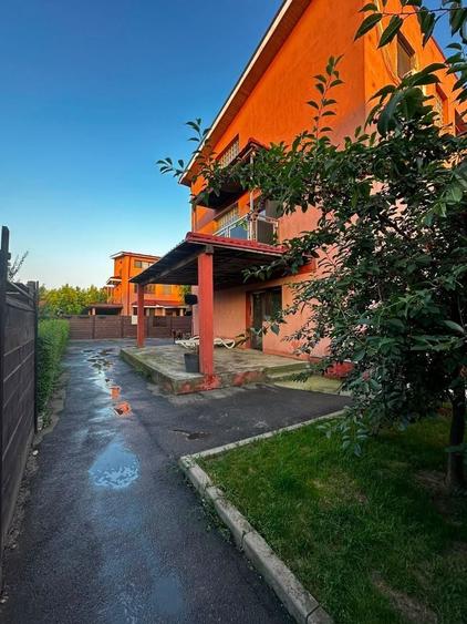 Duplex cu 8 camere cu Canalizare în Ciorogârla