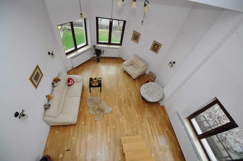 Casă cu 4 camere cu Teren 600 Mp în Central