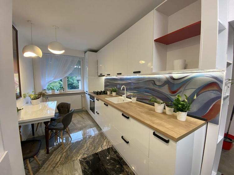 Apartament cu 3 camere decomandat, mobilat în Medicină