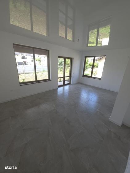 Casă cu 4 camere în Domnești