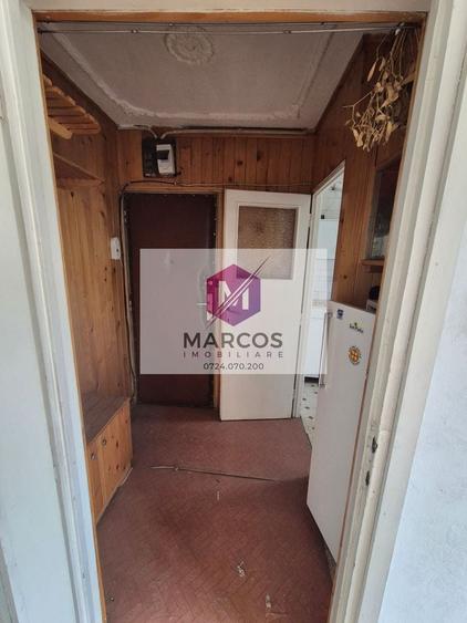 Apartament cu 3 camere semidecomandat în Micro I