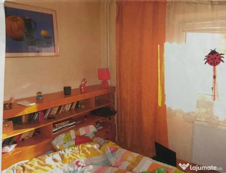 Apartament cu 3 camere decomandat în Calea București