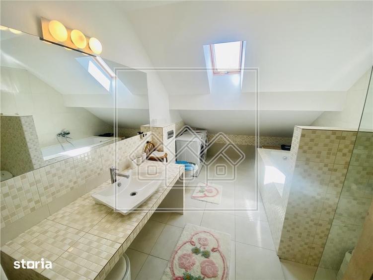 Apartament cu 5 camere în Calea Dumbrăvii