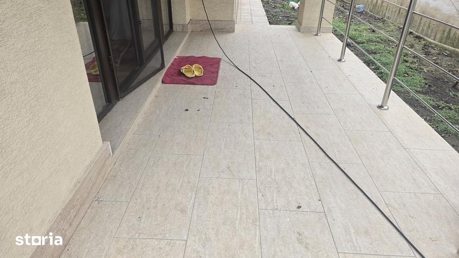 Casă cu 3 camere cu Teren 1020 Mp în Zăvoi