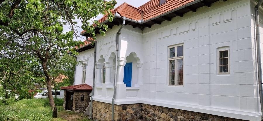 Casă individuală cu 4 camere cu Canalizare în Tomșani