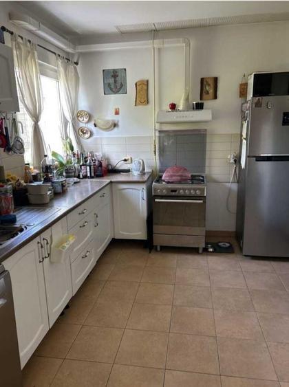 Apartament cu 3 camere semidecomandat în Băneasa