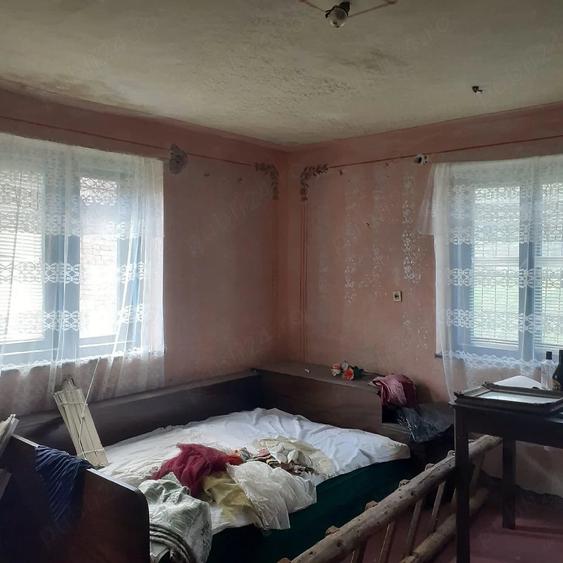 Casă cu 2 camere cu Teren 3506 Mp în Topa Mică