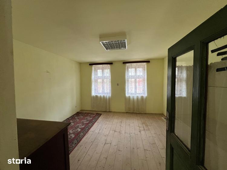 Casă cu 3 camere cu Teren 719 Mp în Sasca Montană