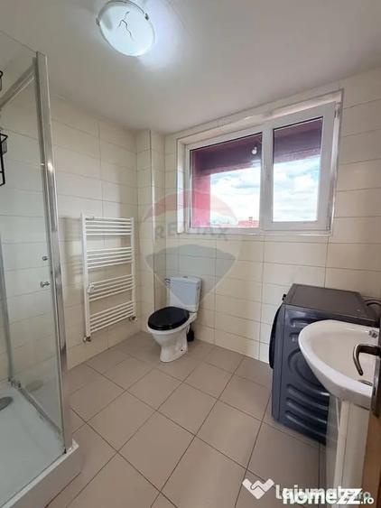 Casă cu 5 camere cu Teren 100 Mp în Florești