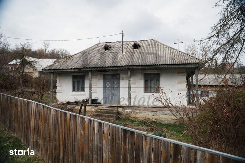 Casă cu 5 camere cu Teren 3358 Mp în Strugari