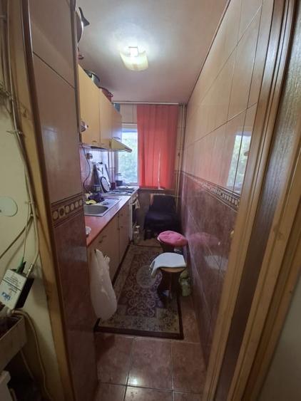 Apartament cu 2 camere semidecomandat, mobilat în Craiovița Nouă