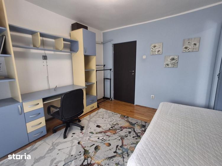 Apartament cu 3 camere decomandat, mobilat în Craiovița Nouă