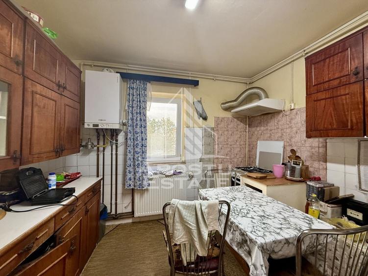Apartament cu 3 camere decomandat, mobilat în Complex Studențesc