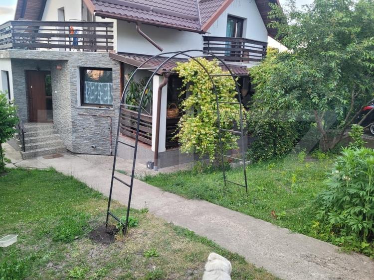 Casă individuală cu 5 camere cu Canalizare în Central
