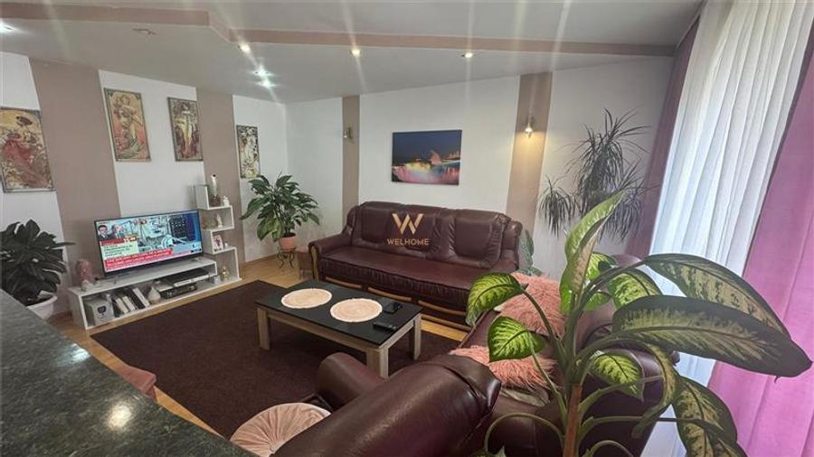 Apartament cu 4 camere decomandat în Valea Aurie