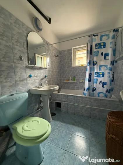Apartament cu 3 camere decomandat în E3