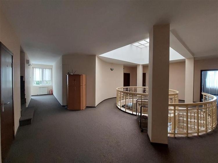 Casă individuală cu 14 camere cu Piscina în Micălaca