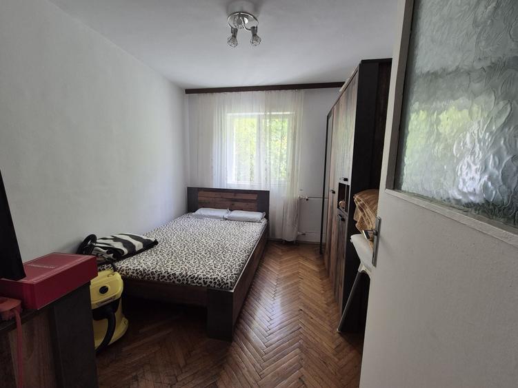 Apartament cu 3 camere semidecomandat în Circumvalațiunii