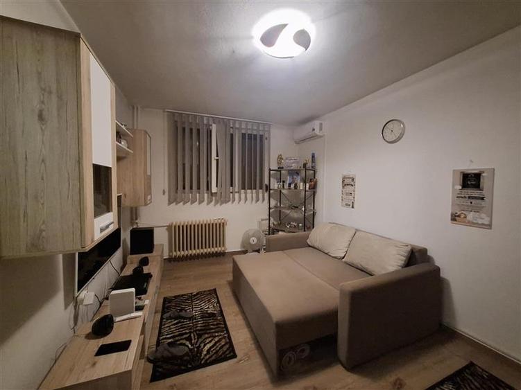 Garsonieră decomandată în Gară