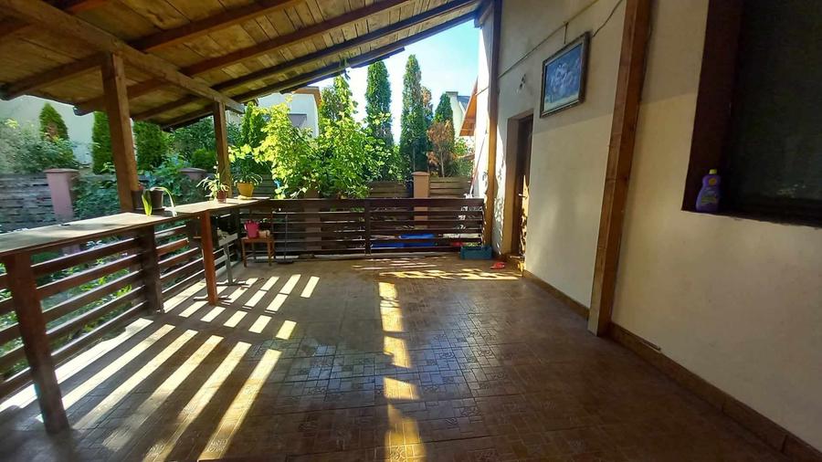 Casă individuală cu 8 camere cu Teren 650 Mp în Otopeni