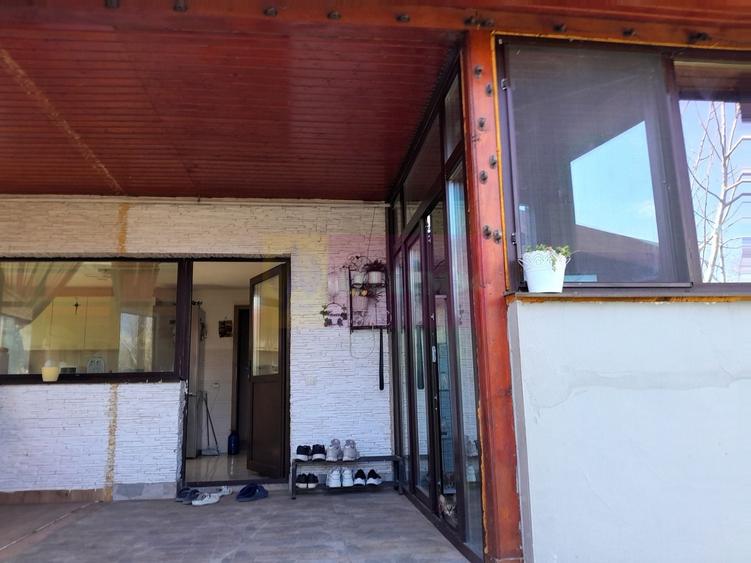 Casă individuală cu 5 camere cu Canalizare în Tineretului