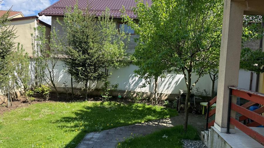 Apartament cu 4 camere decomandat, mobilat în Central