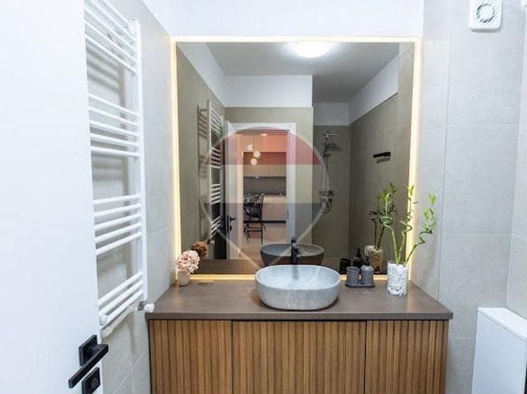 Apartament cu 2 camere decomandat, mobilat în Central