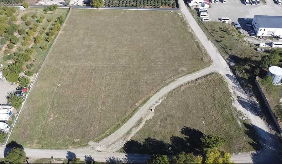 Teren de 9350 mp, în Central