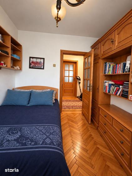 Apartament cu 3 camere semidecomandat în Dristor
