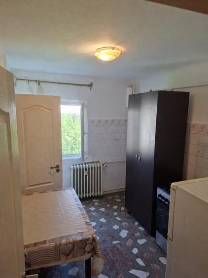 Apartament cu 4 camere decomandat în 1 Mai