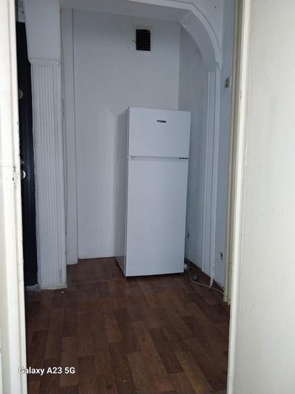 Apartament cu 2 camere semidecomandat în Craiovei
