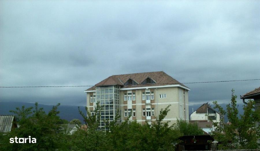 Spațiu comercial, de 2,260 mp, în Central